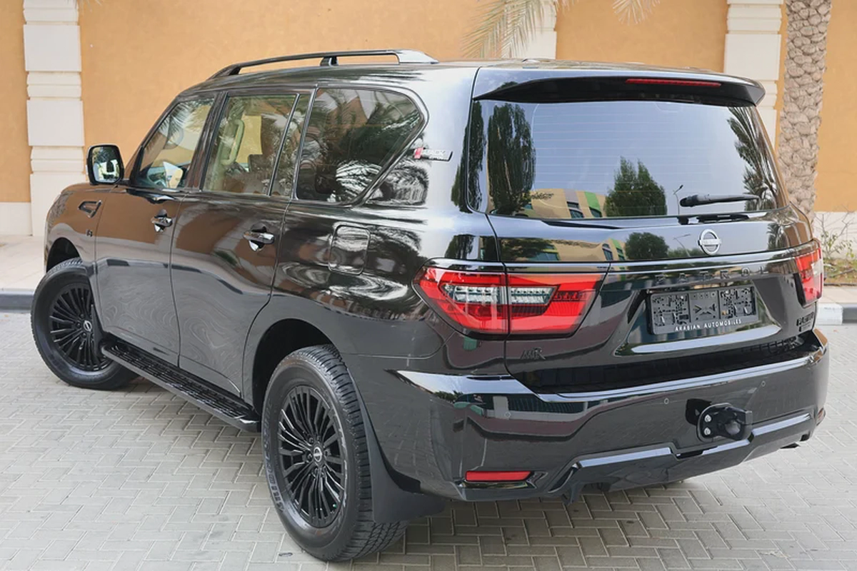 NISSAN Patrol-2024-LE PLATINUM-BLACK EDITION-33000KM-UNDER WARRANTY-GCC SPECS-2-2