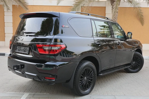 NISSAN Patrol-2024-LE PLATINUM-BLACK EDITION-33000KM-UNDER WARRANTY-GCC SPECS