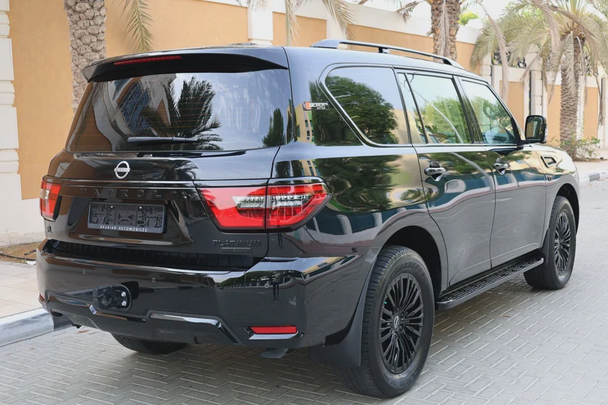 NISSAN Patrol-2024-LE PLATINUM-BLACK EDITION-33000KM-UNDER WARRANTY-GCC SPECS-6-6