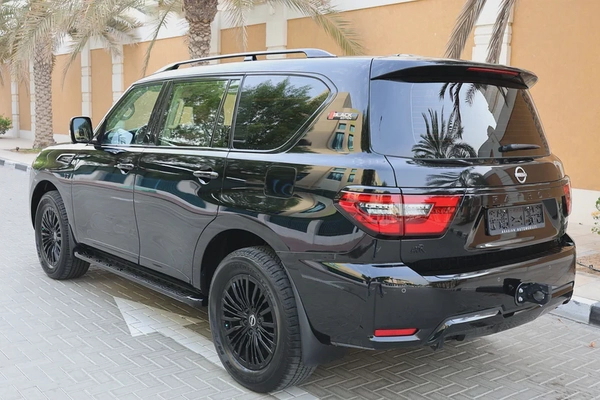 NISSAN Patrol-2024-LE PLATINUM-BLACK EDITION-33000KM-UNDER WARRANTY-GCC SPECS