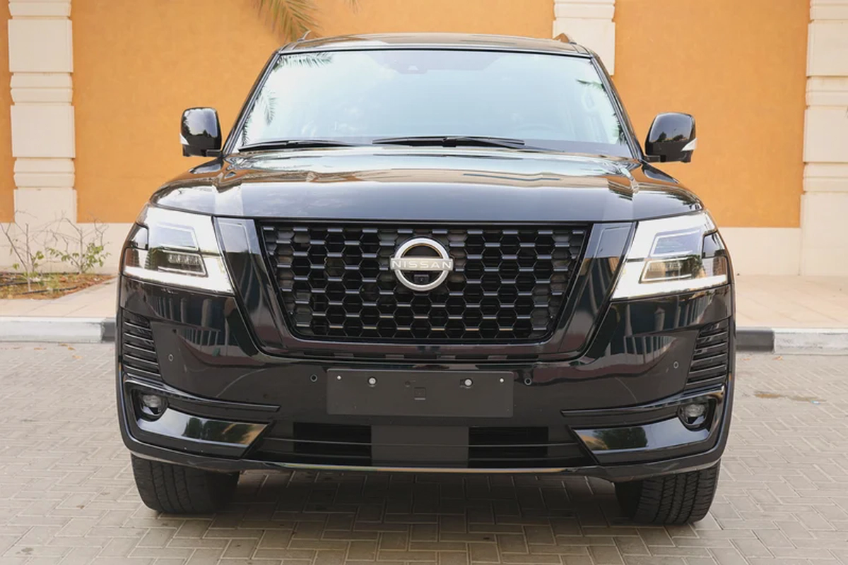 NISSAN Patrol-2024-LE PLATINUM-BLACK EDITION-33000KM-UNDER WARRANTY-GCC SPECS-8-8