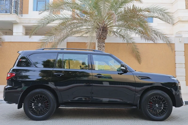 NISSAN Patrol-2024-LE PLATINUM-BLACK EDITION-33000KM-UNDER WARRANTY-GCC SPECS