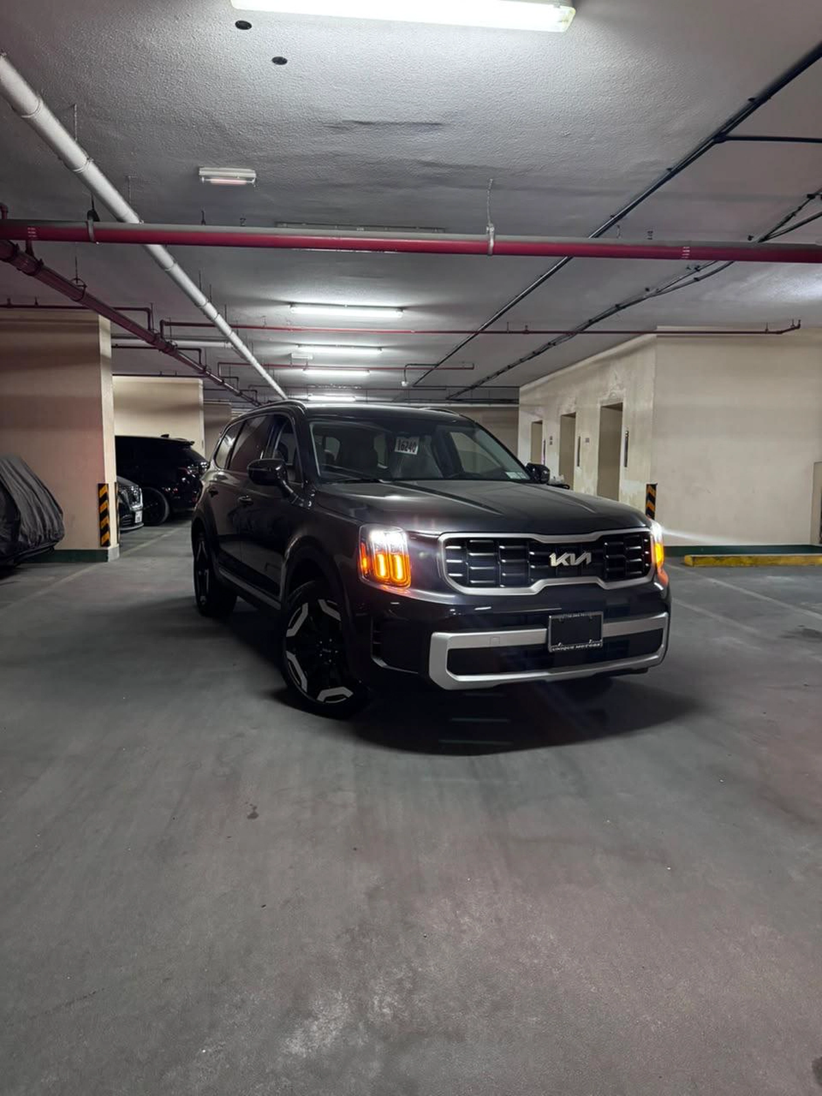 KIA TELLURIDE, S - 2025 like New low mileage 13,000km