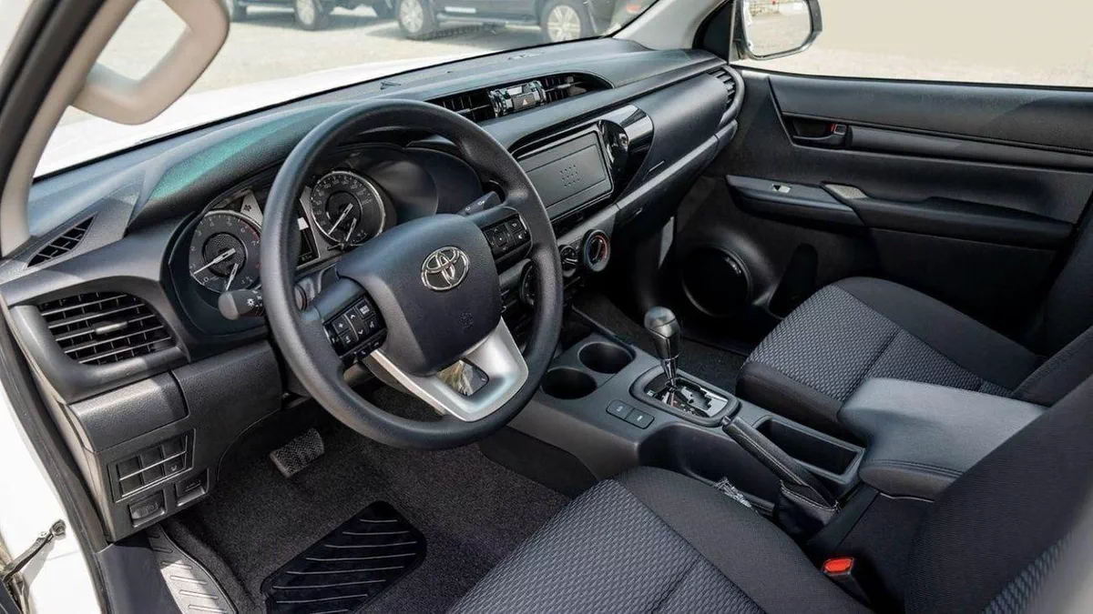 Toyota Hilux GLX DC 2.7P AT  mid option 4X4 MY2025 – WHITE-11-0