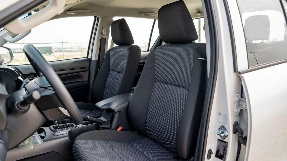 Toyota Hilux GLX DC 2.7P AT  mid option 4X4 MY2025 – WHITE-15-0