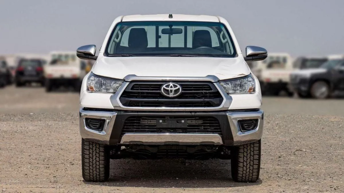 Toyota Hilux GLX DC 2.7P AT  mid option 4X4 MY2025 – WHITE-1-0