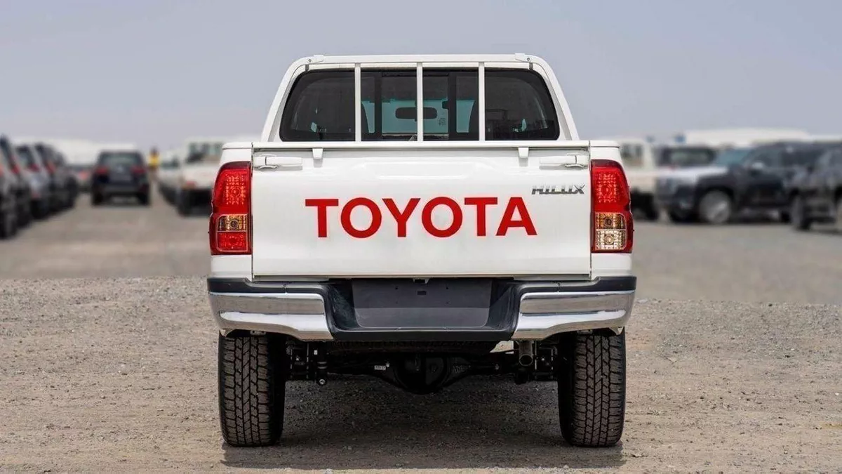 Toyota Hilux GLX DC 2.7P AT  mid option 4X4 MY2025 – WHITE-4-0