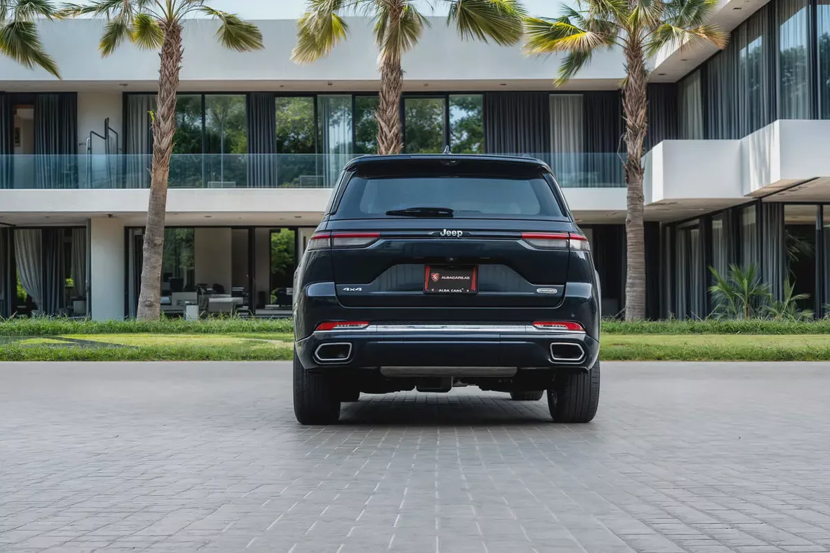 3,623 P.M |  Grand Cherokee Overland | 0% Downpayment | Perfect Condition!-4-4