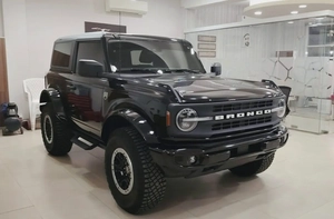 2023 Ford Bronco Base - American Specs - Like New!