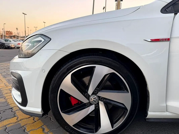 جولف GTI موديل 2019 خليجى بانوراما قل اوبشن صبغ الوكاله مفتاحين الوكاله