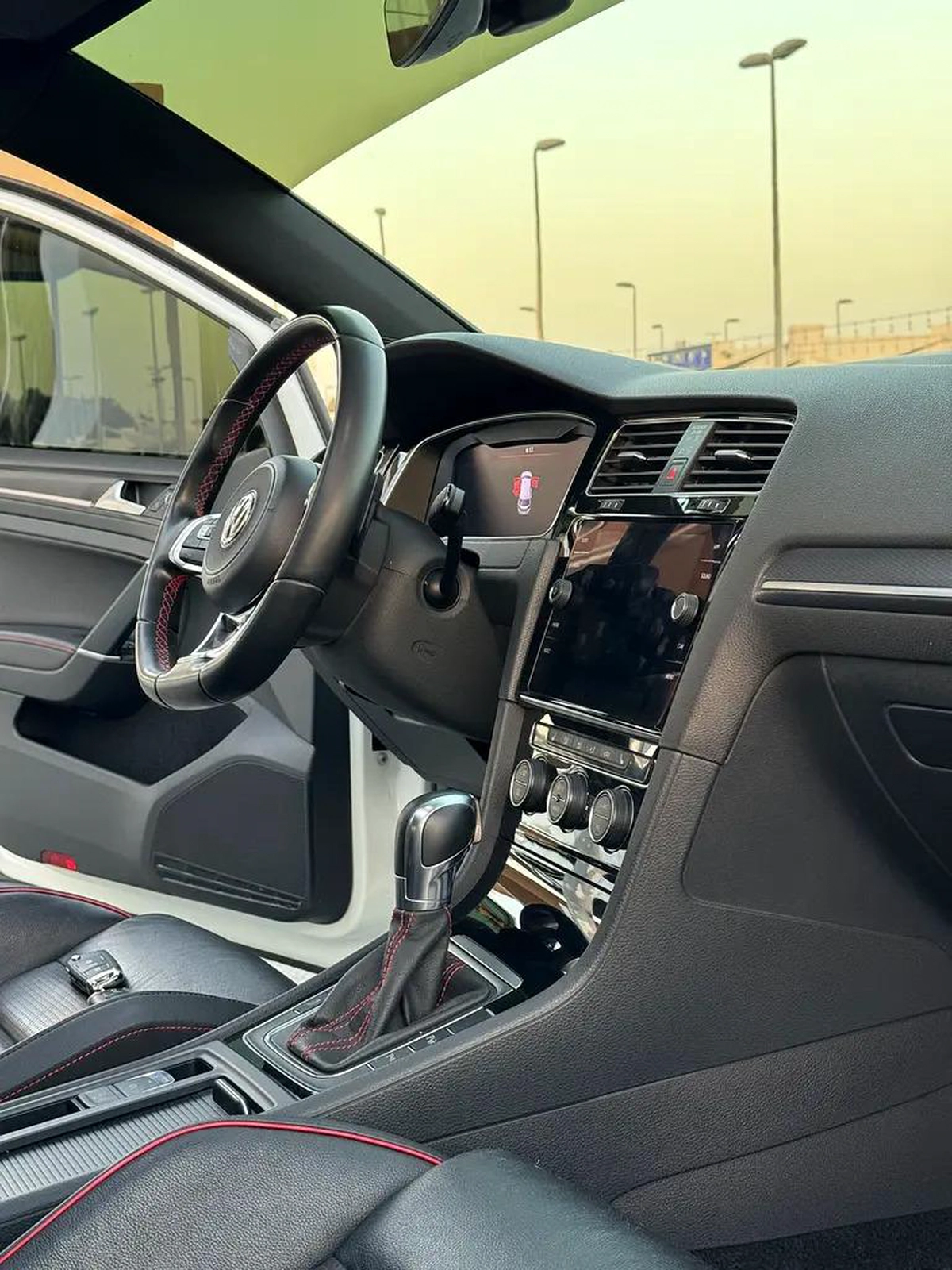 جولف GTI موديل 2019 خليجى بانوراما قل اوبشن صبغ الوكاله مفتاحين الوكاله-15-15