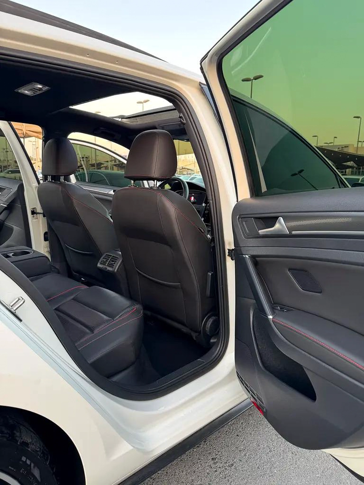 جولف GTI موديل 2019 خليجى بانوراما قل اوبشن صبغ الوكاله مفتاحين الوكاله-2-2