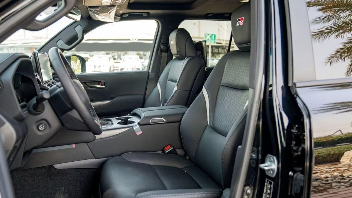 Toyota Land Cruiser GR SPORT 3.3D AT MY2023 – BLACK-16-0