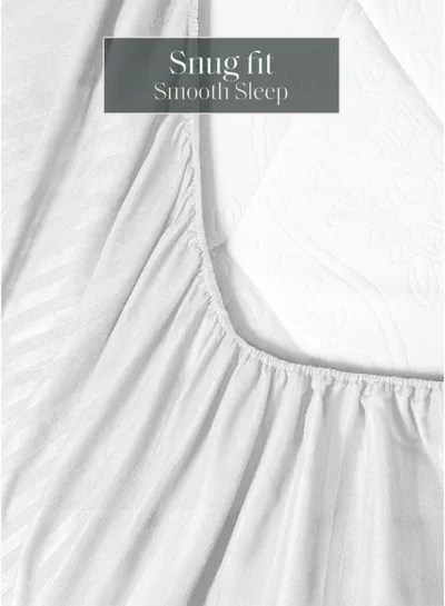 Premium Striped Duvet Set All Season – 6-Pieces set White | King Size 220x240 cm | Ultra-Soft, Wrinkle-Resistant & Made in Dubai | Includes Duvet Cover, Fitted Sheet ( 200x200 cm ) & 4 Pillow Covers ( 50x70 cm )-6