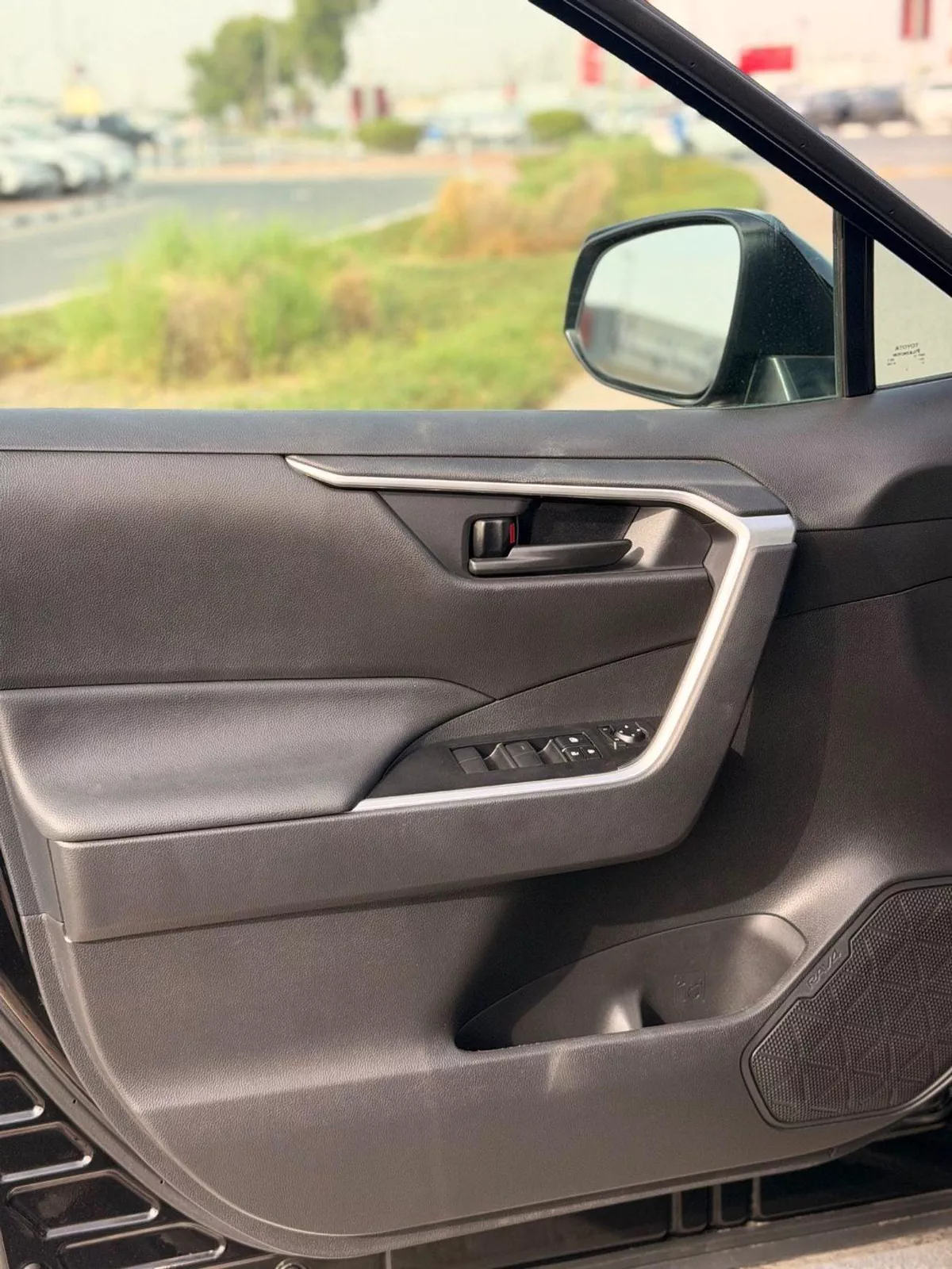 Toyota RAV4 LE RAV4 2.5L 4WD 2024-16-0