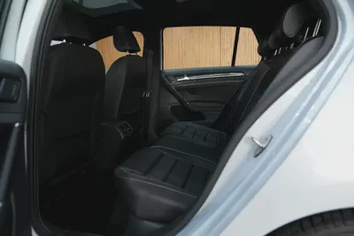 2018 - VOLKSWAGEN GOLF R - V4 for 77,000.00 AED-12