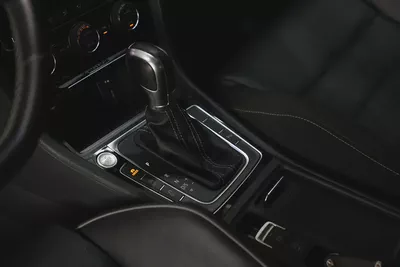 2018 - VOLKSWAGEN GOLF R - V4 for 77,000.00 AED-18