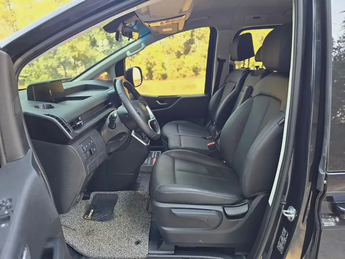 2023 Hyundai Staria Comfort - Korean Specs - Pristine Condition - 11 Seats - Perfect condition-10-10