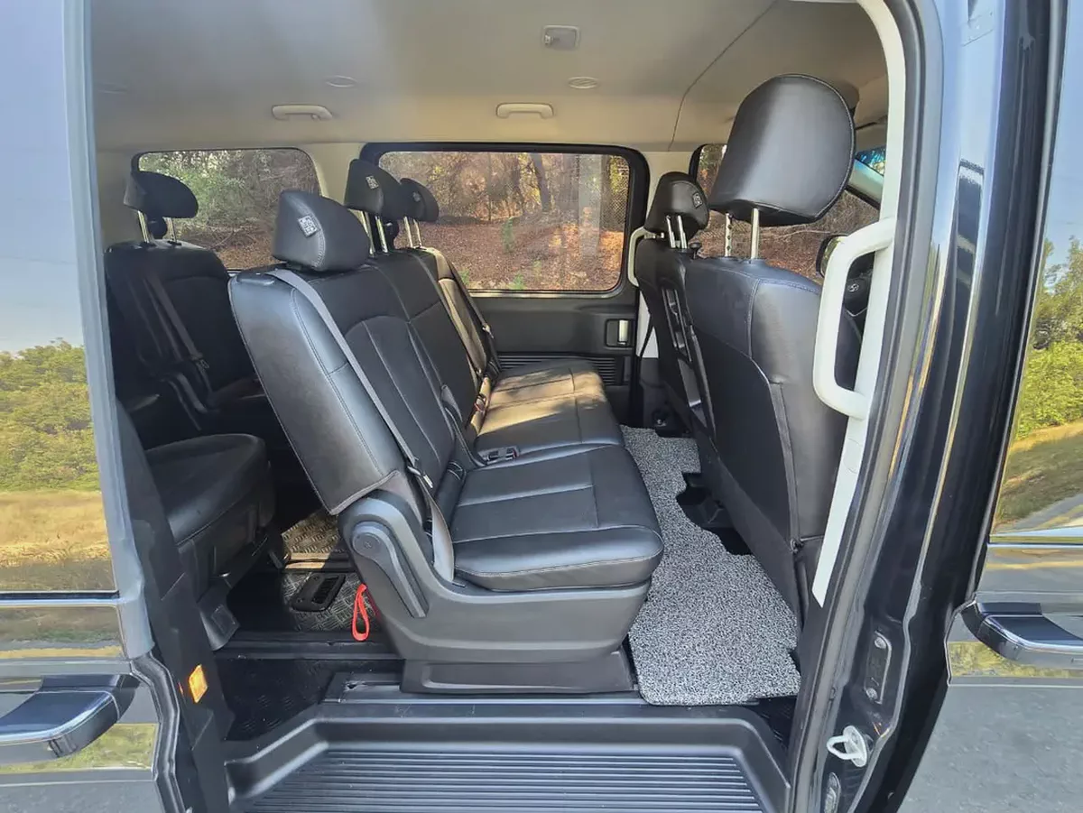 2023 Hyundai Staria Comfort - Korean Specs - Pristine Condition - 11 Seats - Perfect condition-12-12
