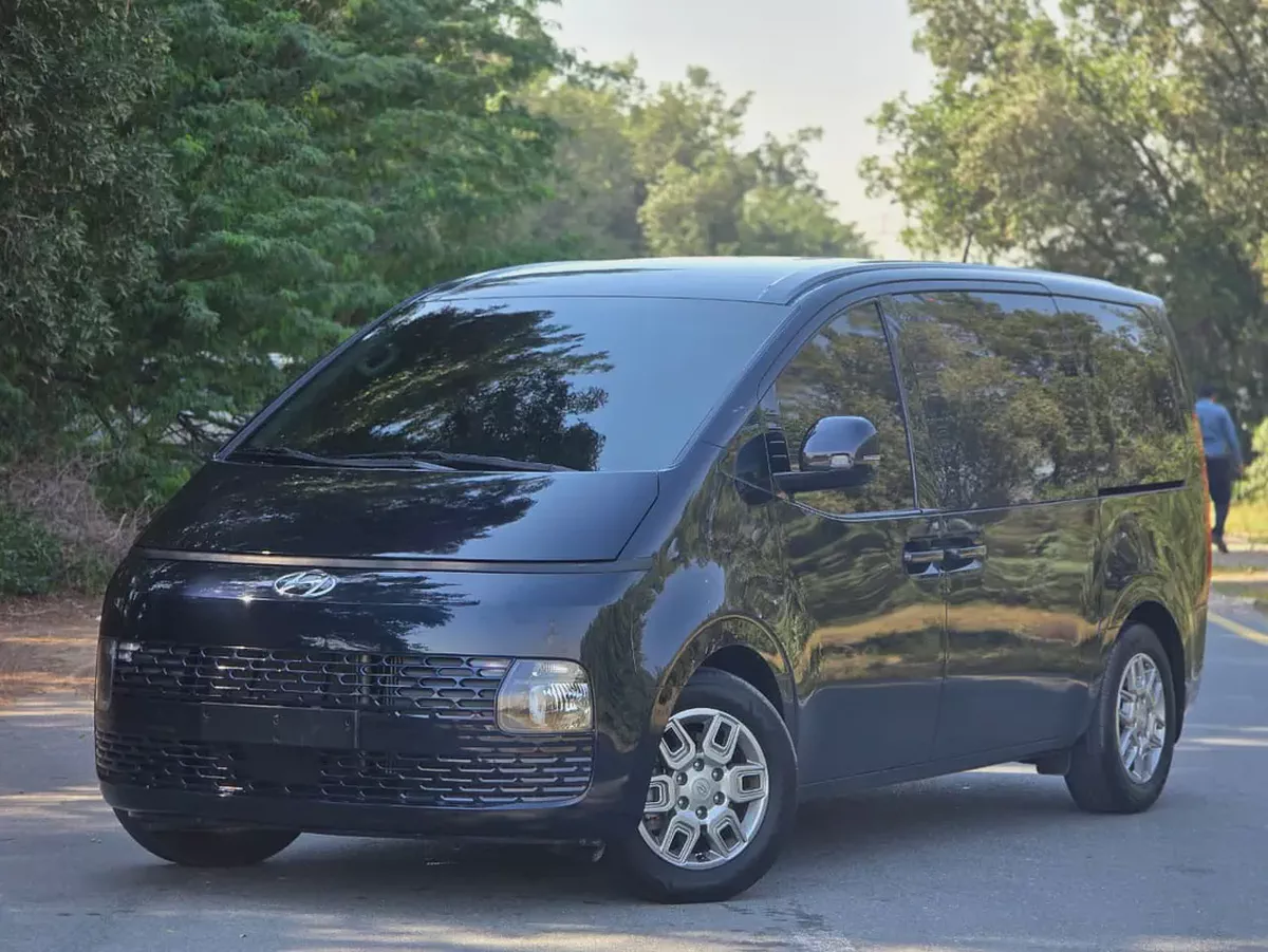 2023 Hyundai Staria Comfort - Korean Specs - Pristine Condition - 11 Seats - Perfect condition-1-1