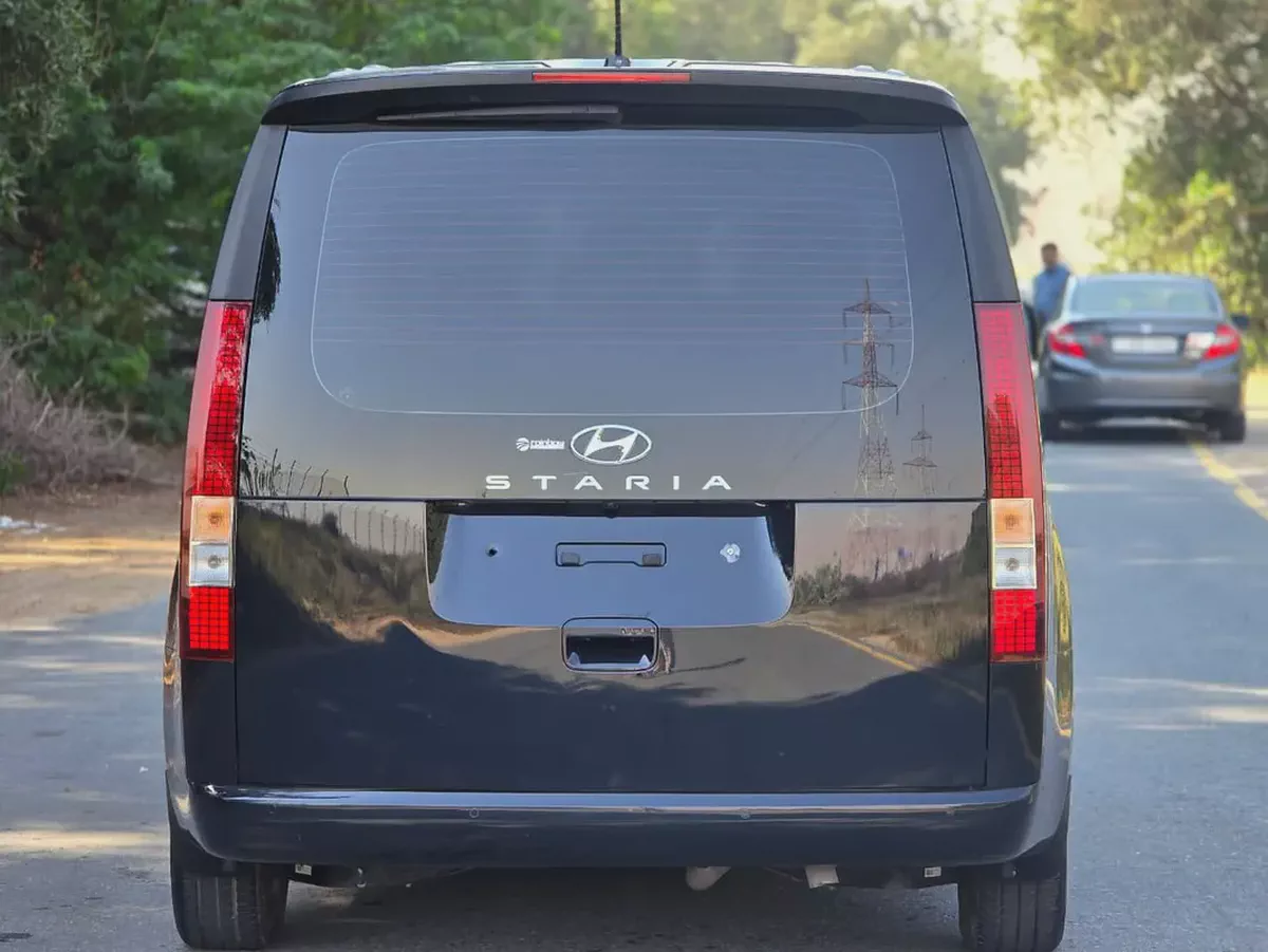 2023 Hyundai Staria Comfort - Korean Specs - Pristine Condition - 11 Seats - Perfect condition-3-3