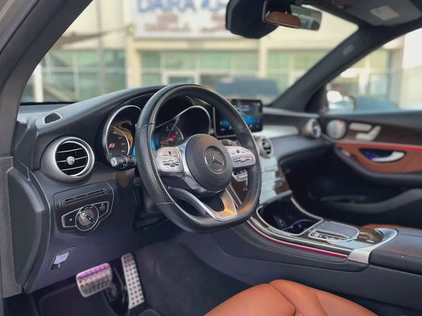 Offer for Mercedes GLC 300 2020 a new car original pen