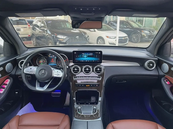 Offer for Mercedes GLC 300 2020 a new car original pen