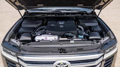 Toyota Land Cruiser VXR 3.5L-8