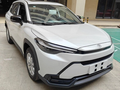 Toyota Frontlander Luxury LEADING VERSION / 2.0L V4 / RADAR / DVD / SUNROOF / LEATHER WITH POWER SEATS-2