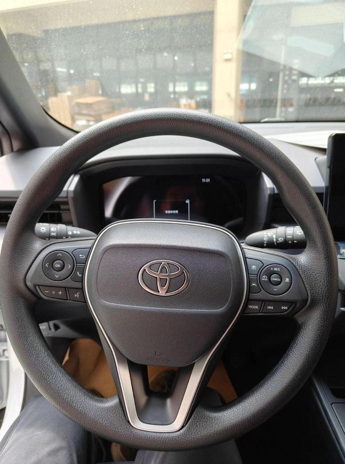 Toyota Frontlander Luxury LEADING VERSION / 2.0L V4 / RADAR / DVD / SUNROOF / LEATHER WITH POWER SEATS-13-0