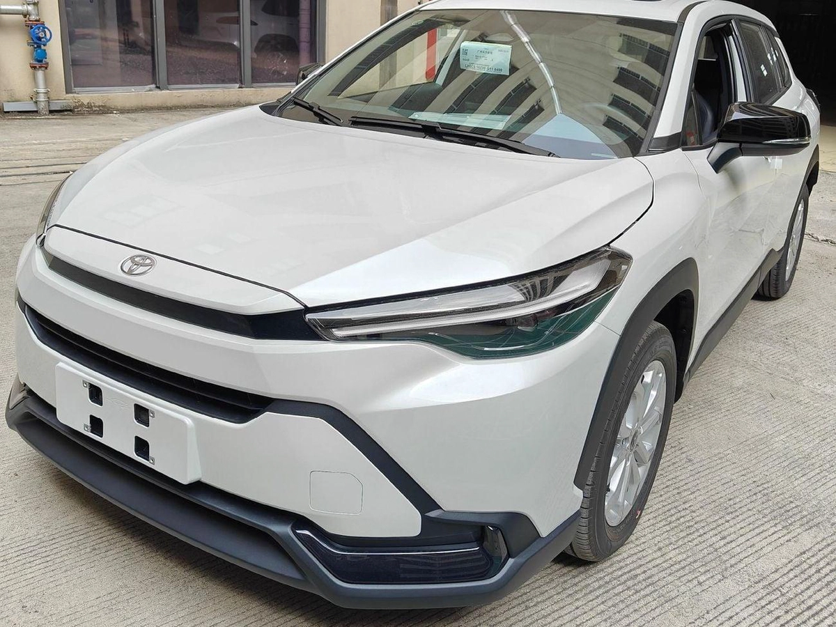 Toyota Frontlander Luxury LEADING VERSION / 2.0L V4 / RADAR / DVD / SUNROOF / LEATHER WITH POWER SEATS