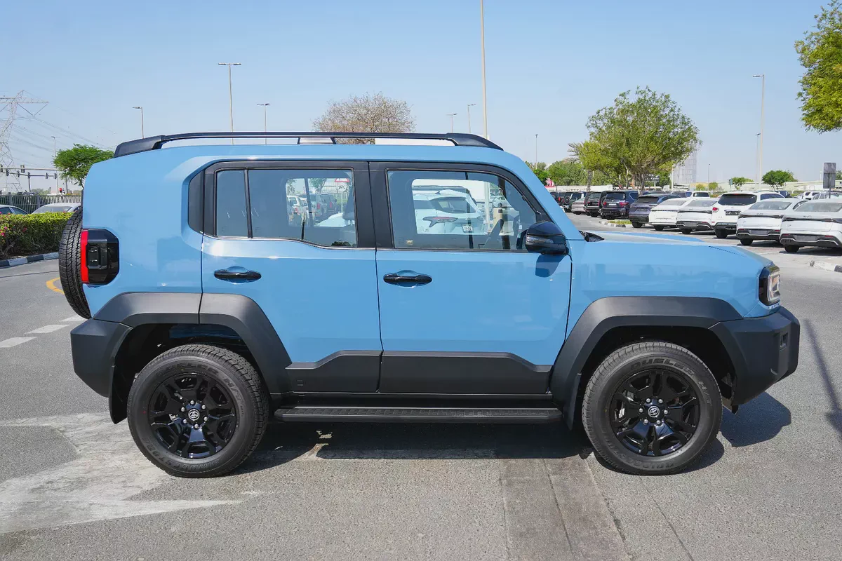 TOYOTA FJ CRUISER GXR 2027!! GCC SPECS-17-17