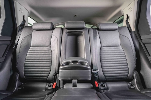 Land Rover Discover Sport P200 SE-GCC-7 Seater-Al Tayer Full Service History-Black Pack