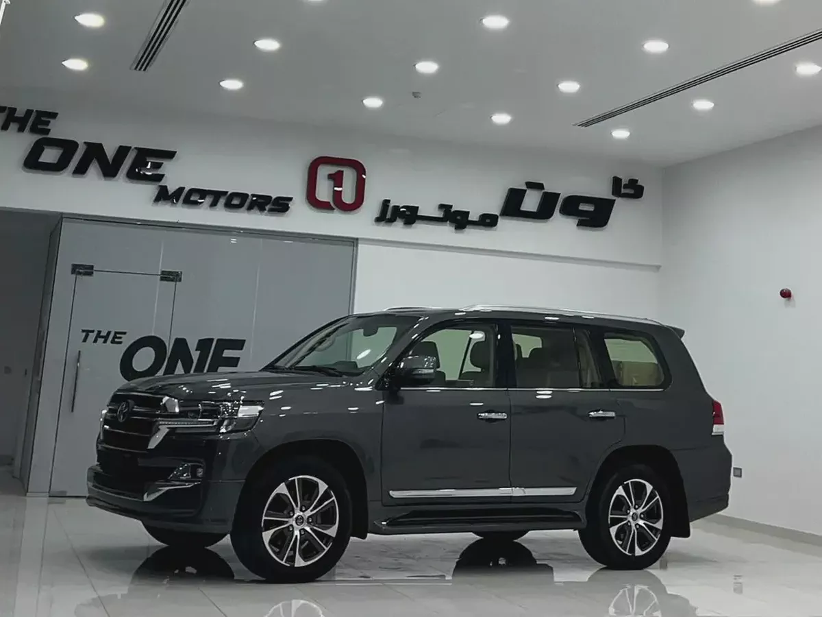 Pristine 2020 Toyota Land Cruiser GXR Grand Touring - GCC Specs-2-2