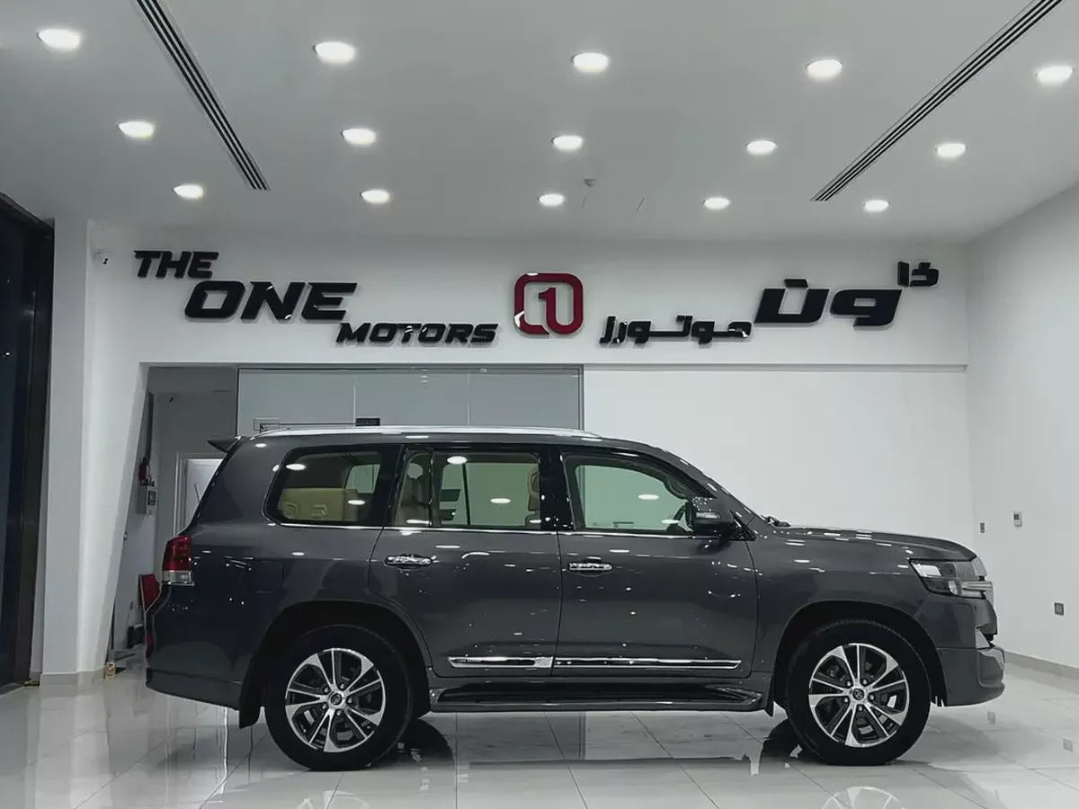 Pristine 2020 Toyota Land Cruiser GXR Grand Touring - GCC Specs-3-3