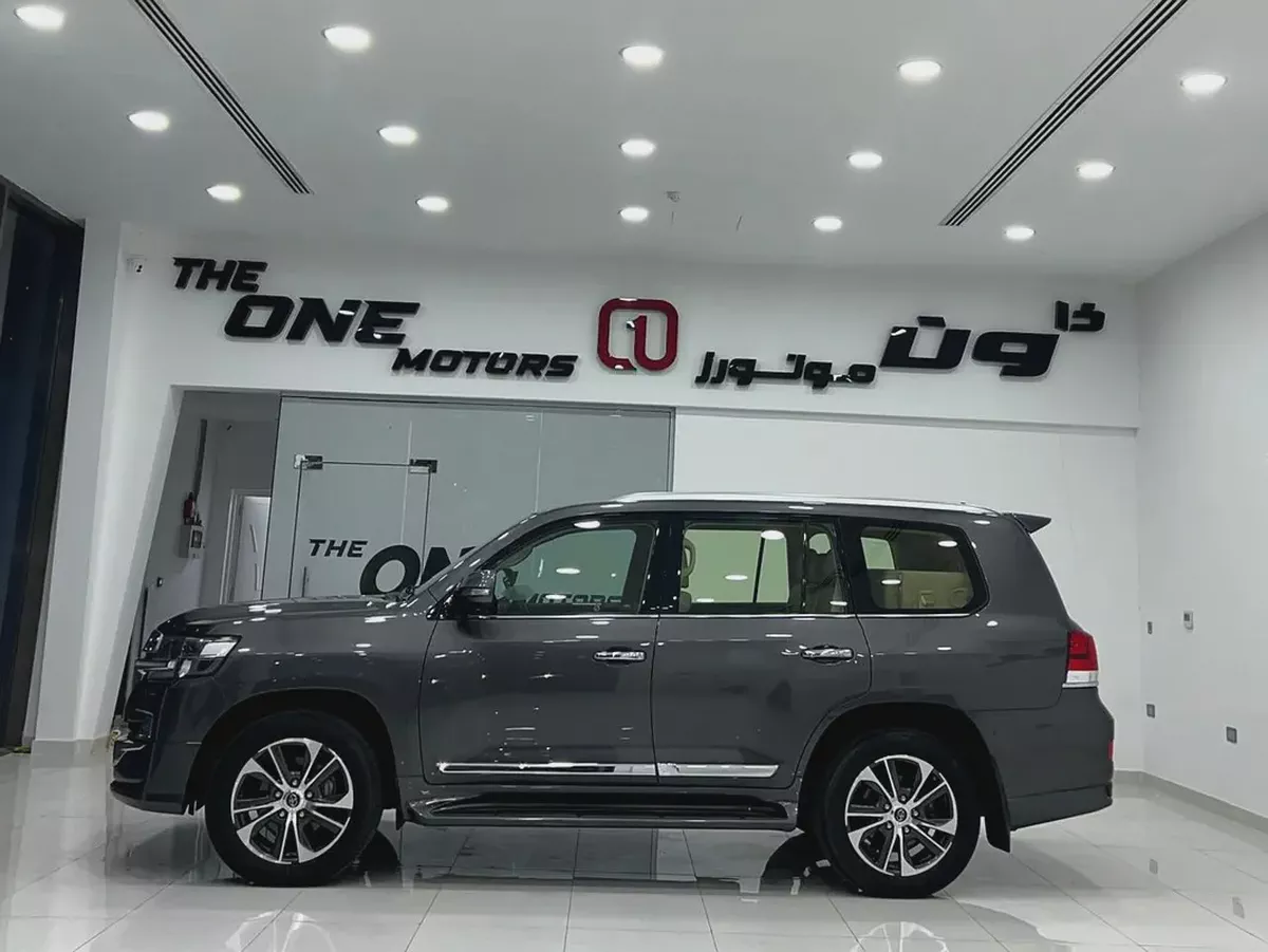 Pristine 2020 Toyota Land Cruiser GXR Grand Touring - GCC Specs-4-4