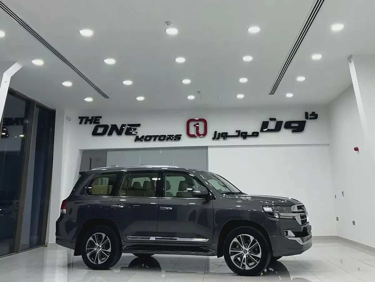Pristine 2020 Toyota Land Cruiser GXR Grand Touring - GCC Specs-5-5