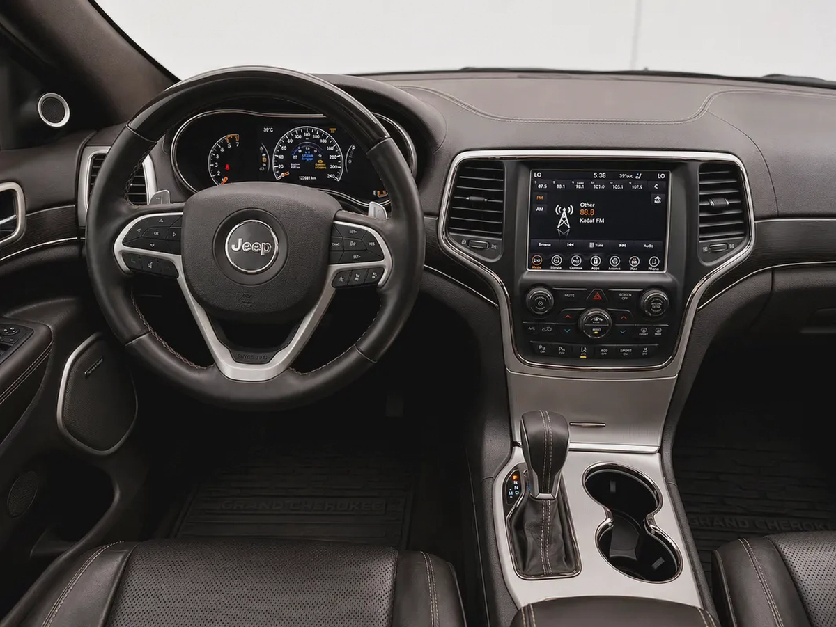 AED 1,338 | Jeep Grand Cherokee Summit | 5.7L HEMI V8 2018 | GCC Specs |-17-17
