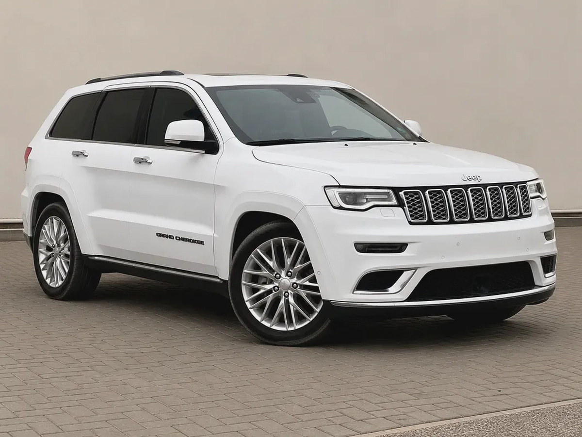 AED 1,338 | Jeep Grand Cherokee Summit | 5.7L HEMI V8 2018 | GCC Specs |-1-1