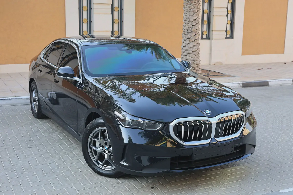 BMW 530I-2025-3000KM-GCC SPECS-UNDER WARRANTY  SERVICE -EXCELLENT CONDITION-1-1