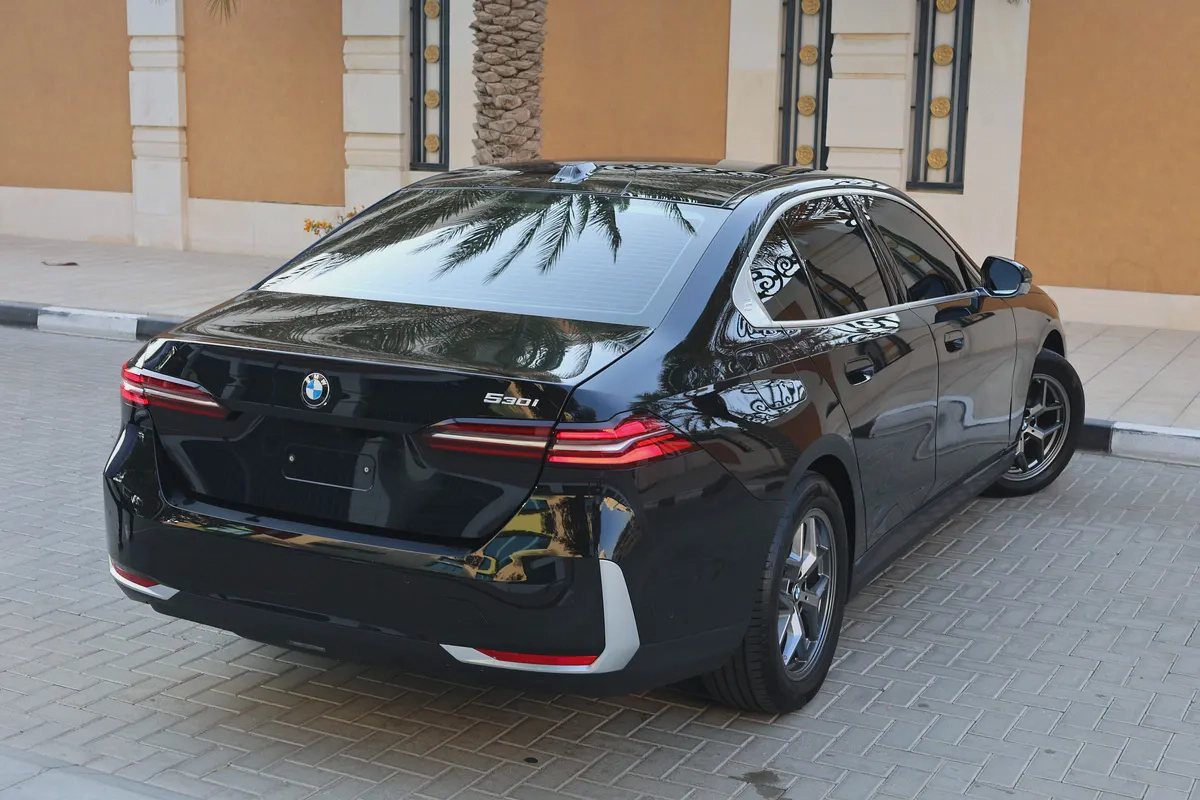 BMW 530I-2025-3000KM-GCC SPECS-UNDER WARRANTY  SERVICE -EXCELLENT CONDITION-3-3