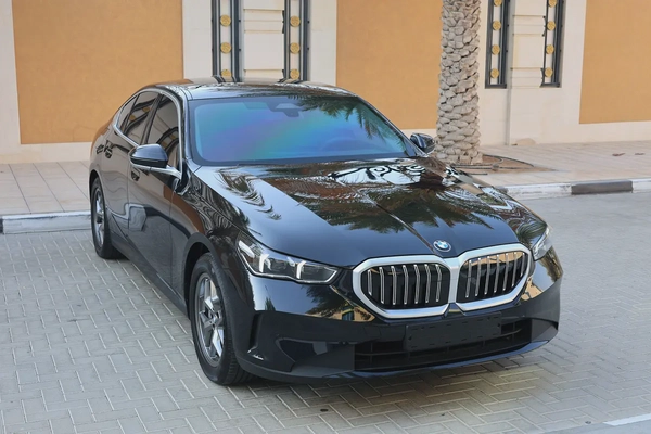 BMW 530I-2025-3000KM-GCC SPECS-UNDER WARRANTY  SERVICE -EXCELLENT CONDITION