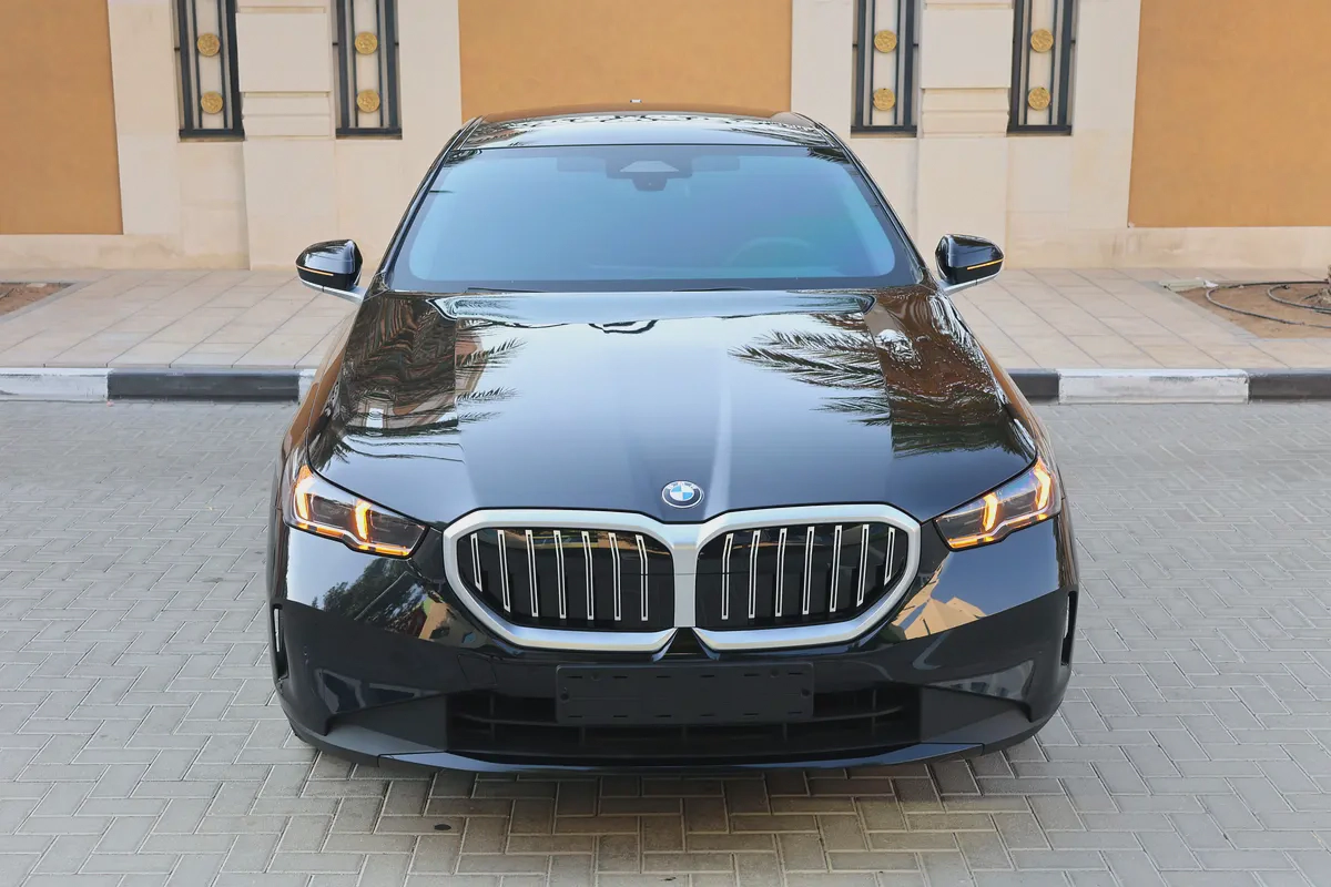 BMW 530I-2025-3000KM-GCC SPECS-UNDER WARRANTY  SERVICE -EXCELLENT CONDITION-7-7