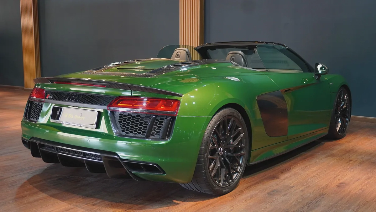 2018 Audi R8 V10 Quatrro | Very Clean | Soft Top | Carbon fiber trim-8-8