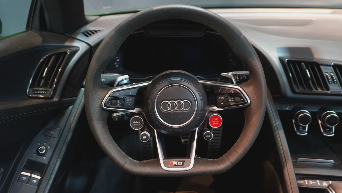 2018 Audi R8 V10 Quatrro | Very Clean | Soft Top | Carbon fiber trim-10-10