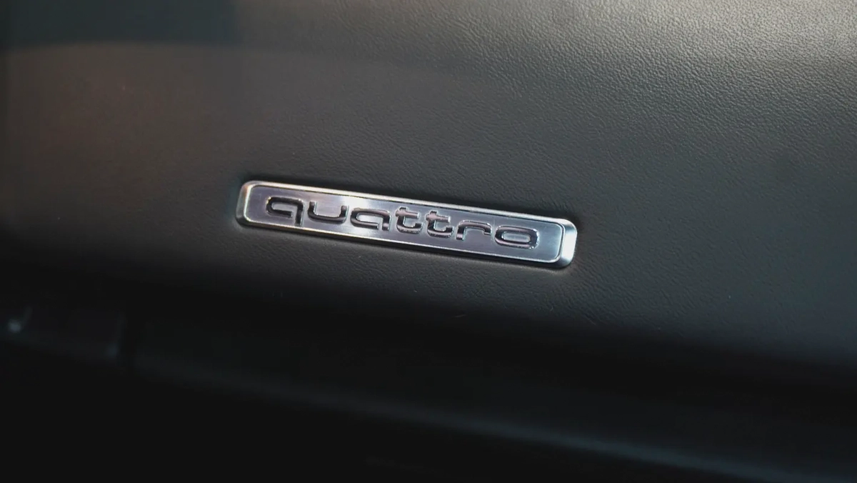2018 Audi R8 V10 Quatrro | Very Clean | Soft Top | Carbon fiber trim-13-13