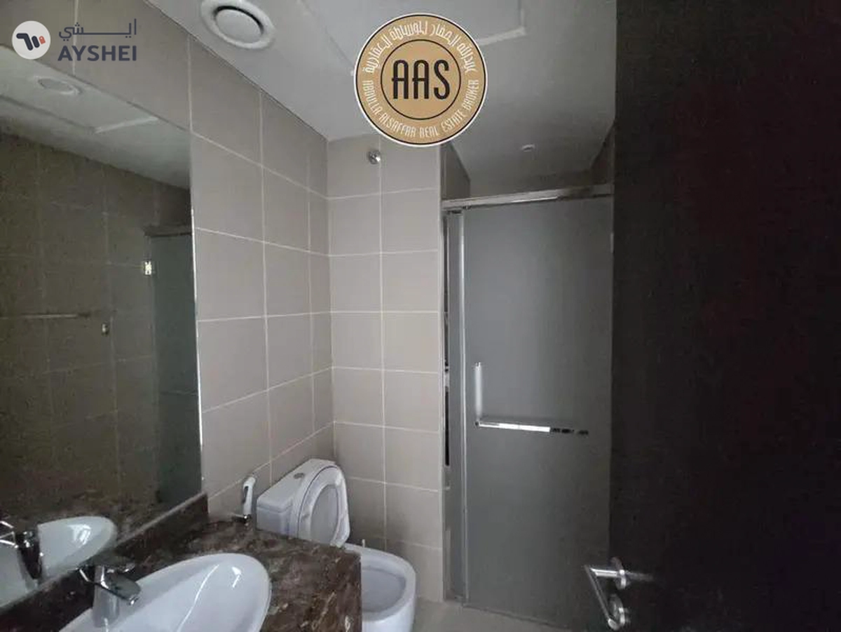 Huge 3bhk villa with maid room 5bathrooms in 265k balcony wardrobes 1parking free-12-12