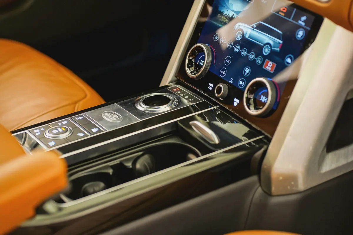 AED 2134 PM | RANGE ROVER AUTOBIOGRAPHY 2018 | FULL AGENCY HISTORY | 1 YEAR WARRANTY | GCC-16-16