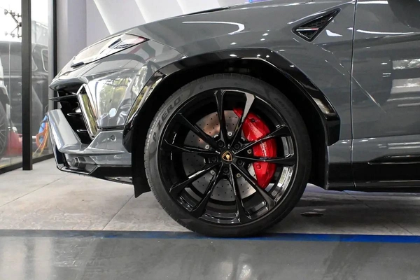 Lamborghini Urus S 2023 - 4.0L V8 Twin-Turbo - Pristine Condition