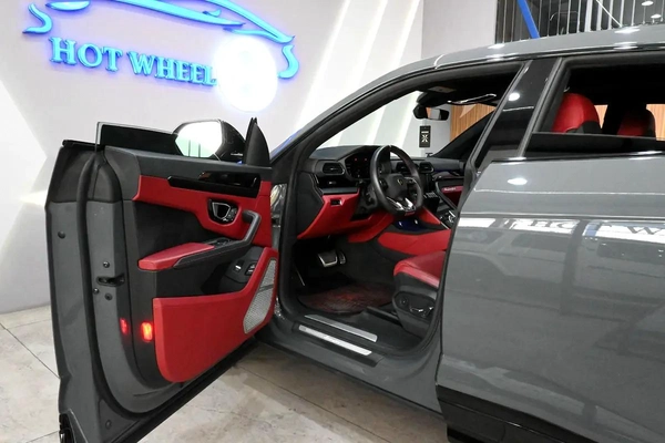 Lamborghini Urus S 2023 - 4.0L V8 Twin-Turbo - Pristine Condition